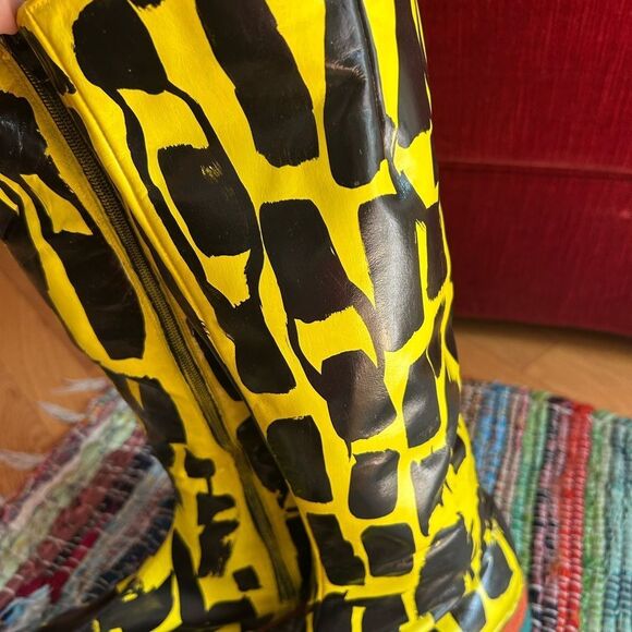 Vibrant Yellow and Black Women's Heeled Boots 10 - Picture 14 of 16